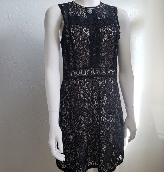 Disney's Beauty and the Beast Juniors' Lace Shift Dress - Picture 2 of 7